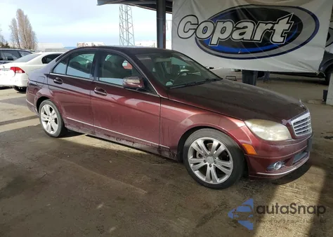 2009 Mercedes-Benz C 300 z USA, uszkodzony, nr VIN WDDGF54X09F219185